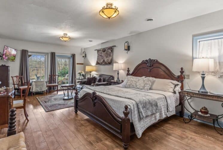 Houghtelin’s Hideaway Room